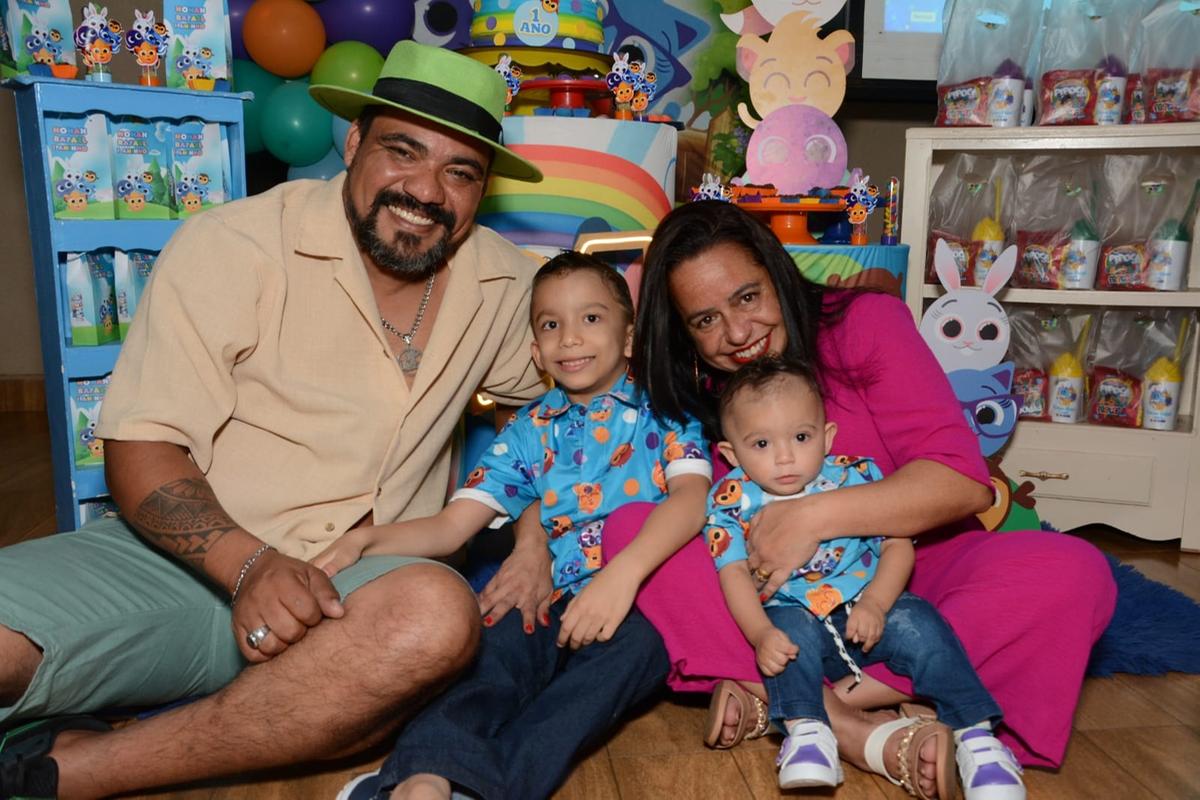 Nohan Rafael Oliveira Souza fez 1 aninho e comemorou com os pais, Rafael Ribeiro de Oliveira e Renata Patrícia de Souza e com o irmão Ruan Rafael Oliveira Souza (Foto/Ian Produções)