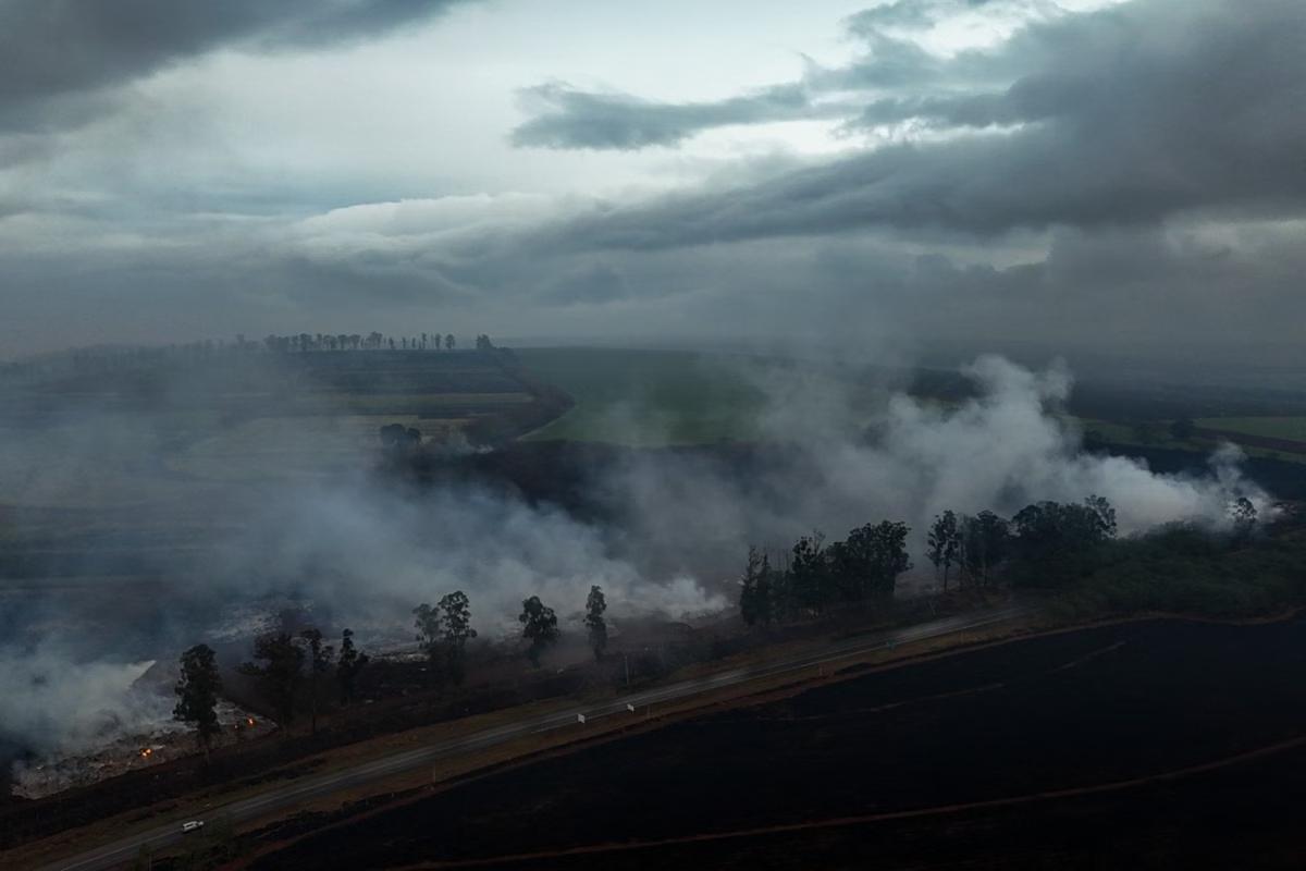 Incêndios em São Paulo deixaram quase 50 cidades em estado de alerta máximo no fim de semana (Foto/Carlos Fabal/AFP)