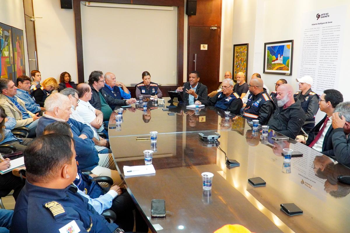 Autoridades de diversos setores estiveram presentes na reunião (Foto/Divulgação)