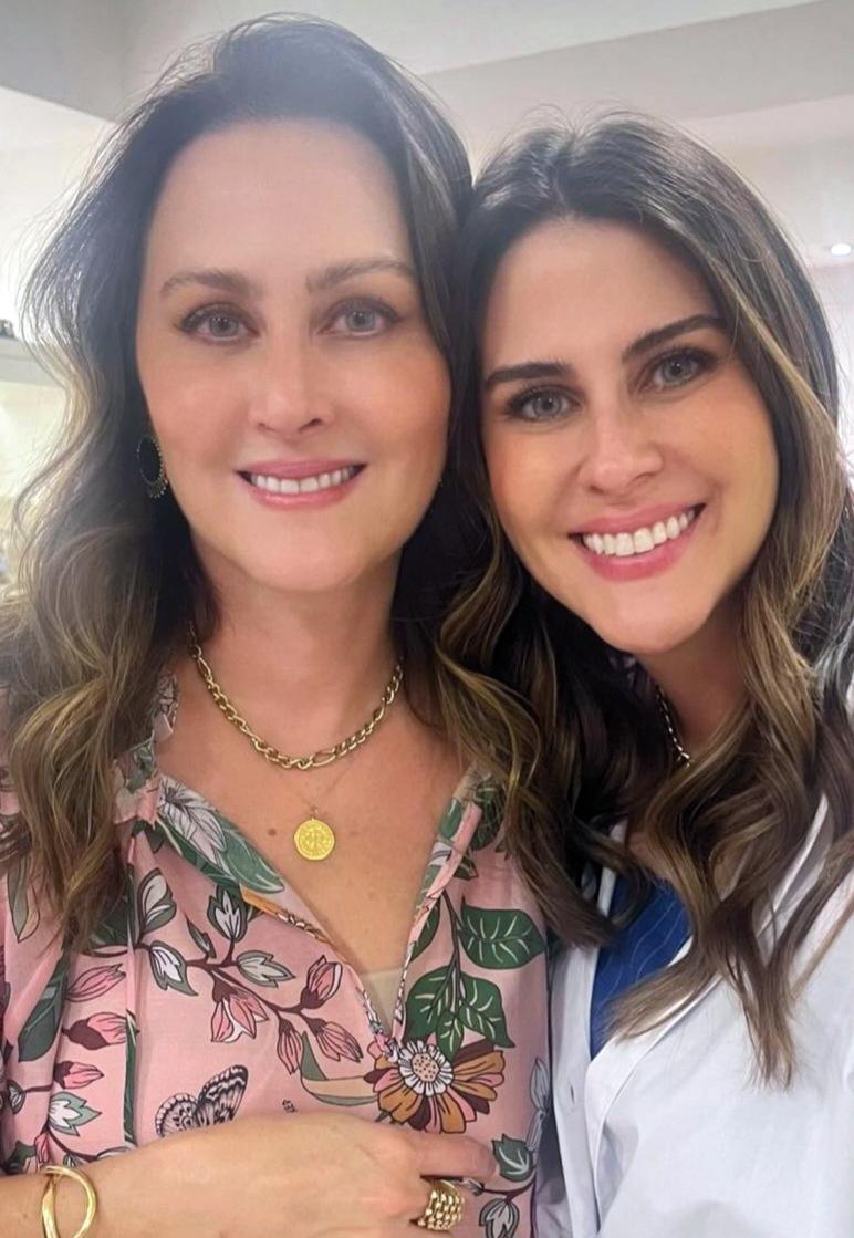 Lindas irmãs Renata e Fernanda Tuychi protagonizam temporada de lançamento de moda verão 25 na sua badalada loja (Foto/Arquivo pessoal)