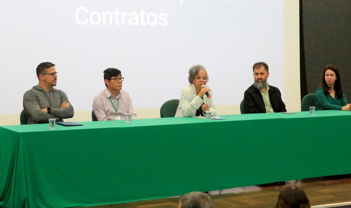 Reitora da UFTM, professora Marinalva Vieira Barbosa, e pró-reitores de administração participaram da audiência (Foto/Divulgação)