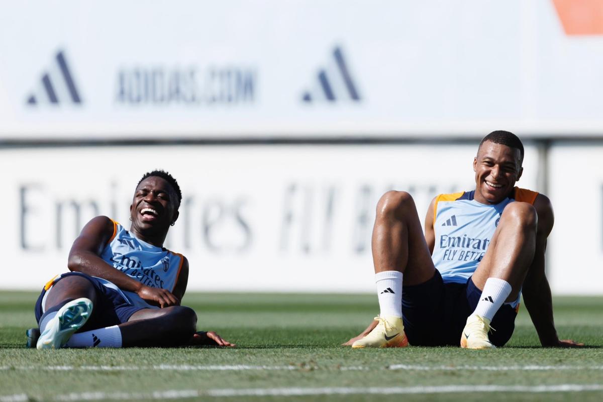 Vini Jr e Kylian Mbappe em treinamento no Real Madrid (Foto/@vinijr via X)