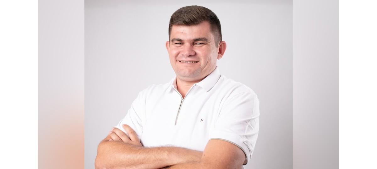 Prefeito de João Dias (RN), Marcelo Oliveira (União Brasil), levou ao menos 11 tiros, enquanto caminhava na periferia da cidade (Foto/Reprodução/Rede social)