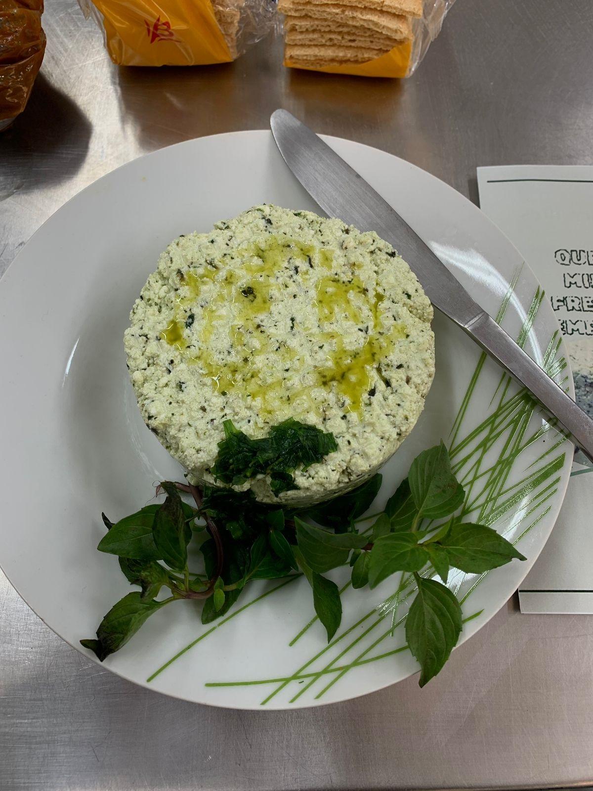 O mascarpone é um tipo de queijo cremoso, elaborado pelos alunos do primeiro semestre da disciplina Tecnologia de leite e derivados (Foto/Divulgação)