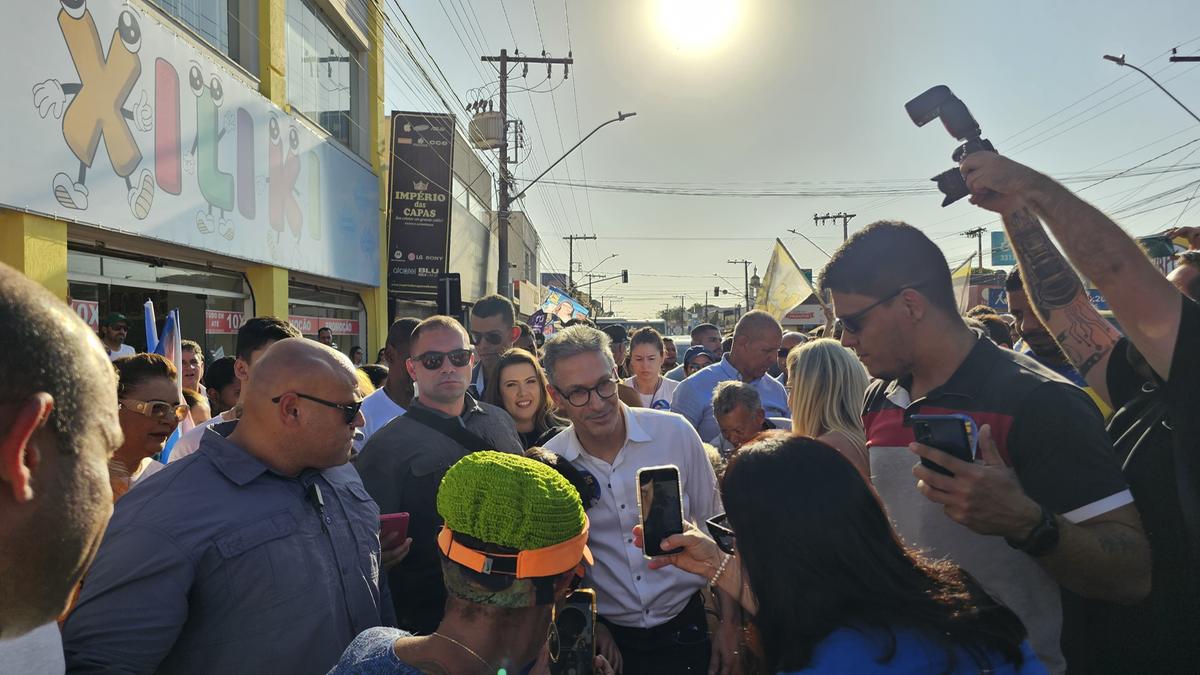 Após vistoriar helicóptero no aeroporto, Zema participou de caminhada com Elisa na Prudente de Morais (Foto/Gisele Barcelos)