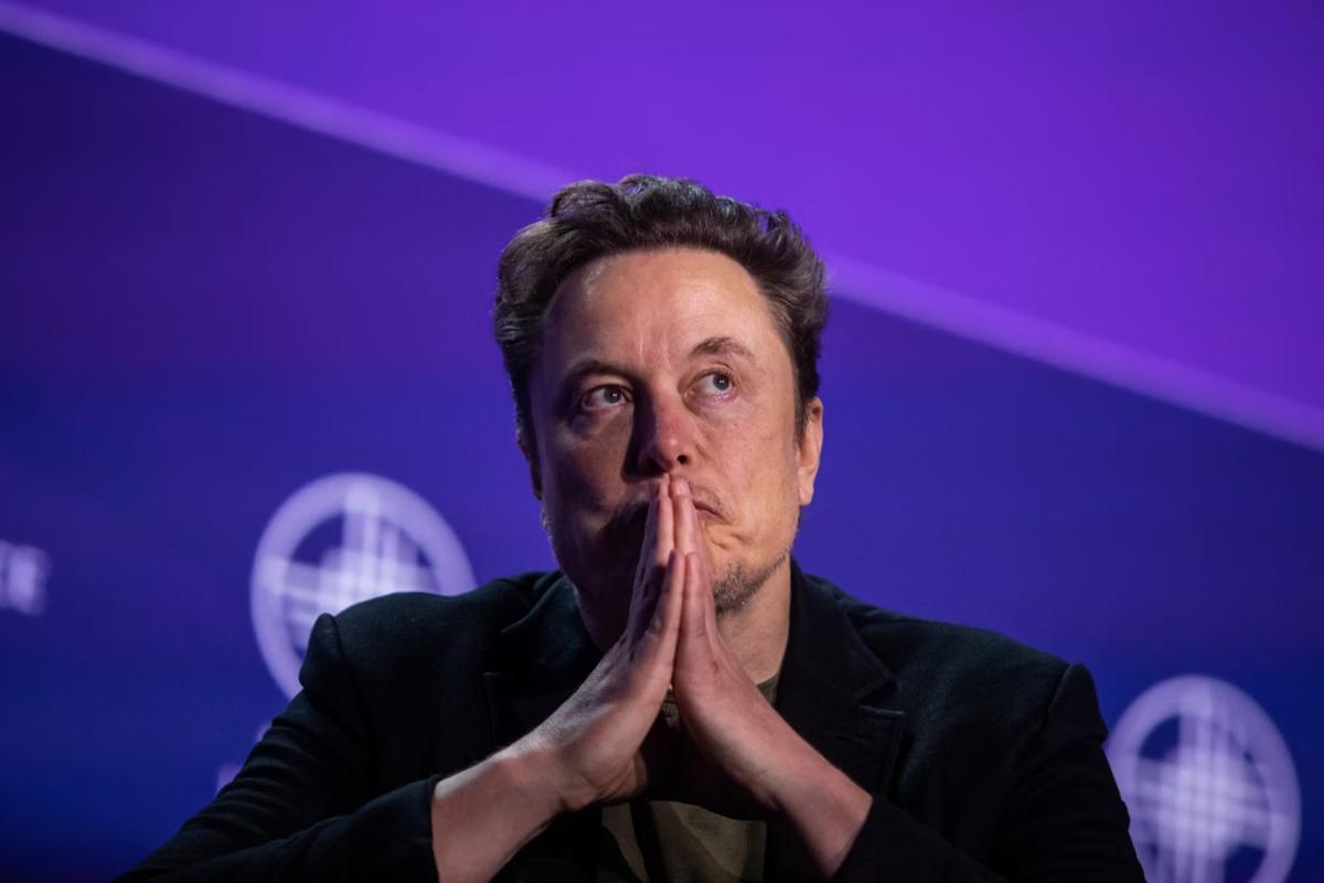 O bilionário Elon Musk vem publicado reiterados ataques a Alexandre de Moraes desde a suspensão do X no Brasil (Foto/Apu Gomes/Getty Images/AFP)