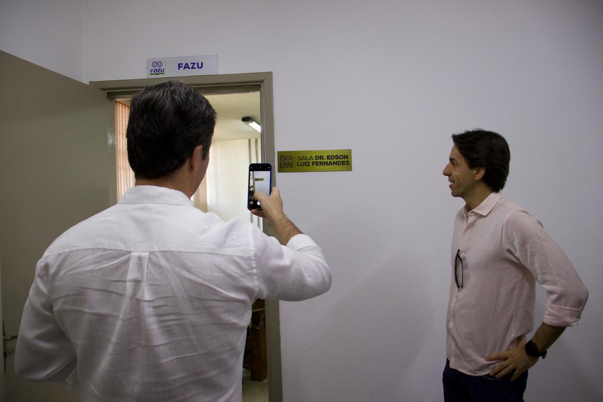 Luiz Flávio e João Ricardo conhecem a sala da diretoria, eternizada com o nome de Dr. Edson (Foto/Divulgação)