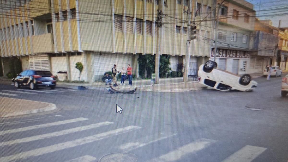 Acidente na avenida Fidélis Reis (Foto/Divulgação)