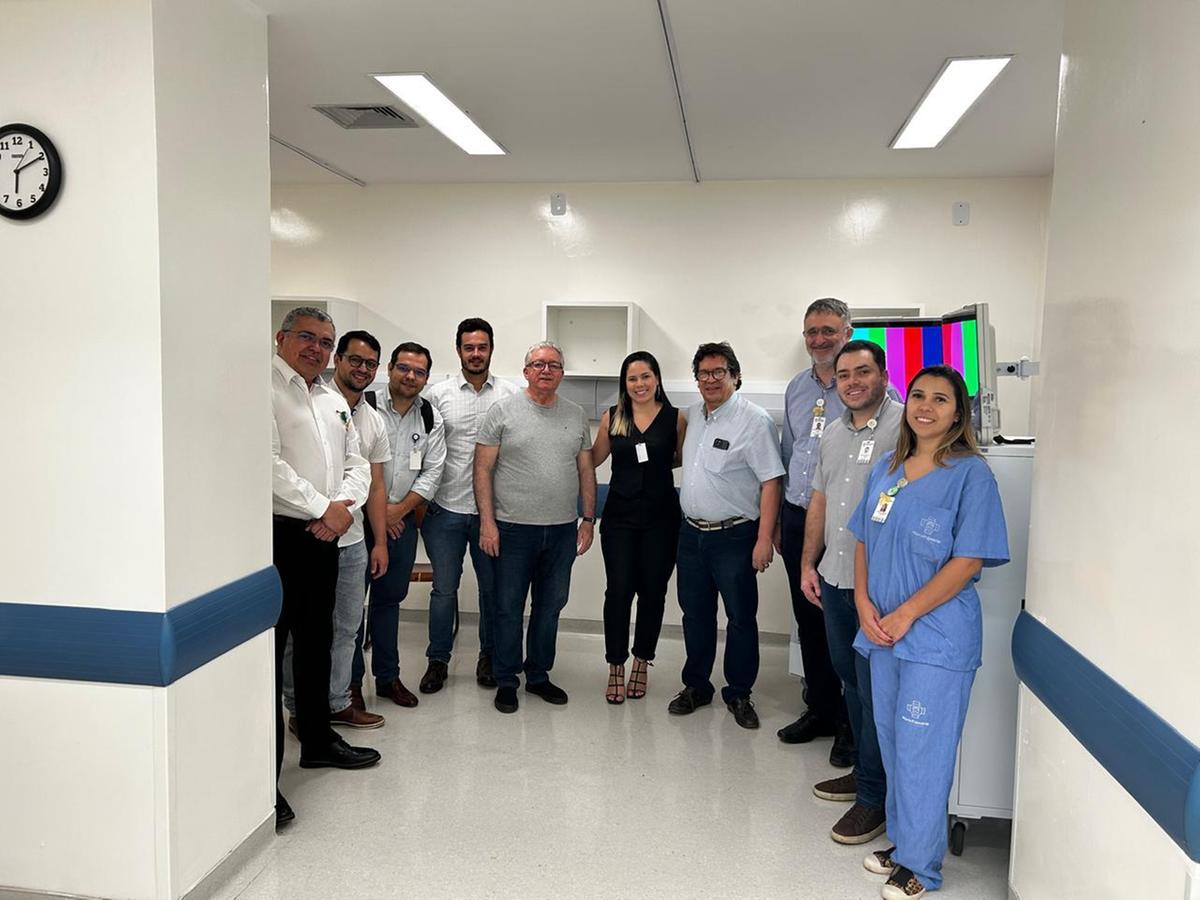 As torres de vídeo, da marca Stryker, foram apresentadas pelas diretorias Técnica e Administrativa aos médicos cirurgiões e equipe assistencial do MPHU. (Foto/Divulgação)