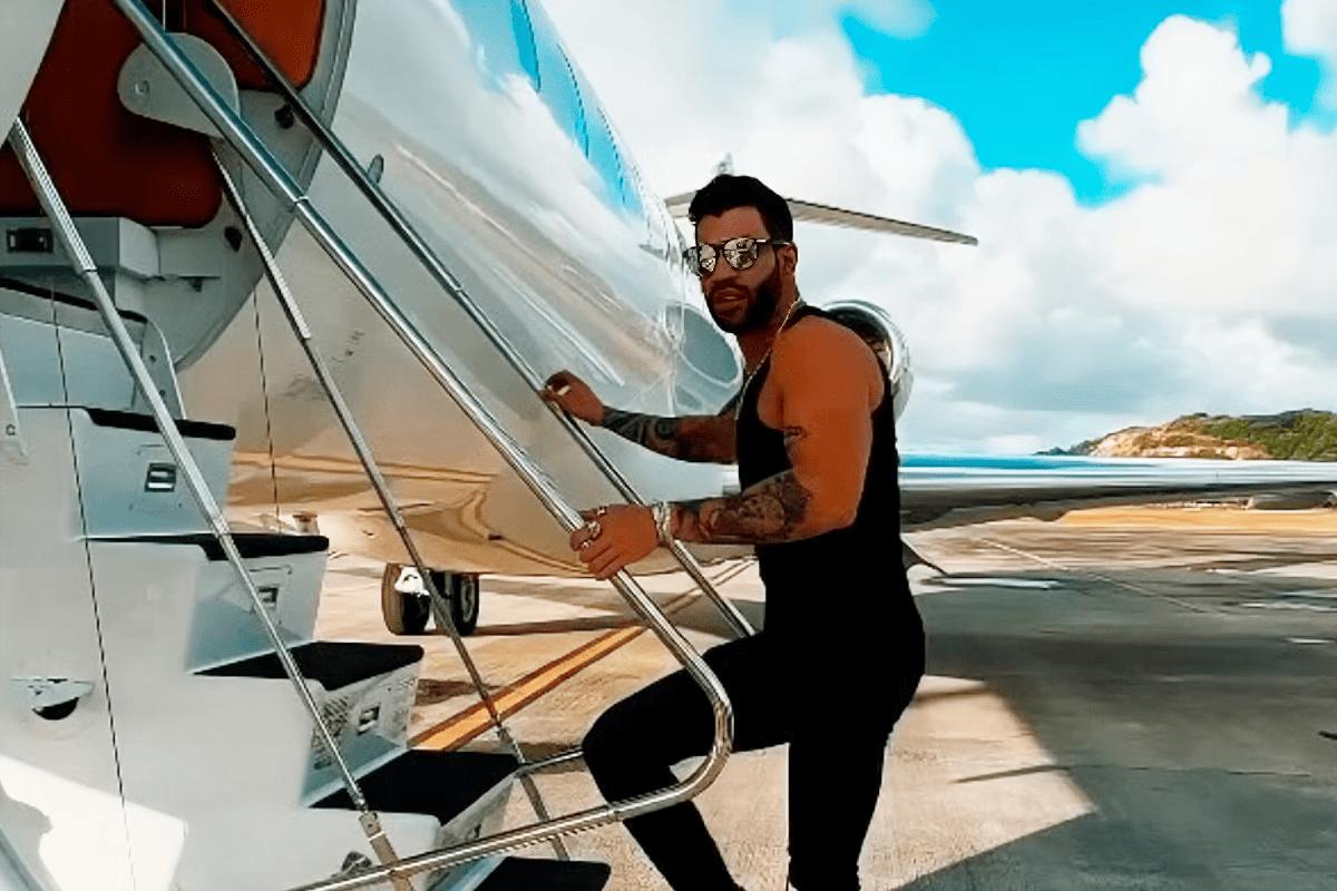 Gusttavo Lima em sua aeronave (Foto/Reprodução/Instagram (@gusttavolima))