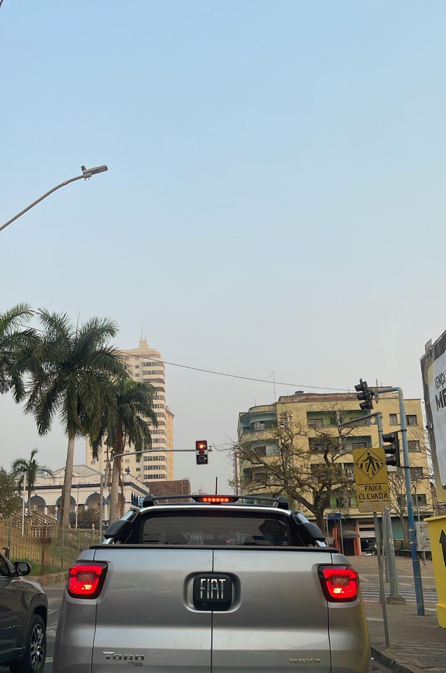 Mais um dia de tempo enfumaçado em Uberaba (Foto/Leitor JM)