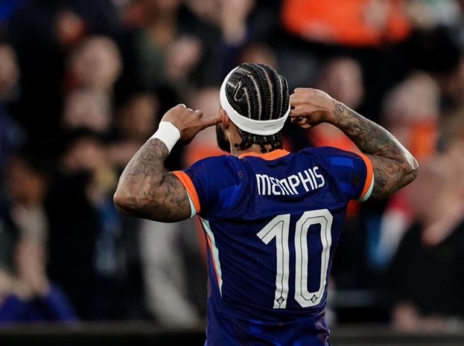 Memphis Depay estava sem clube, por isso pode assinar contrato mesmo após o fechamento da janela de transferências (Foto/Meu Corinthians)