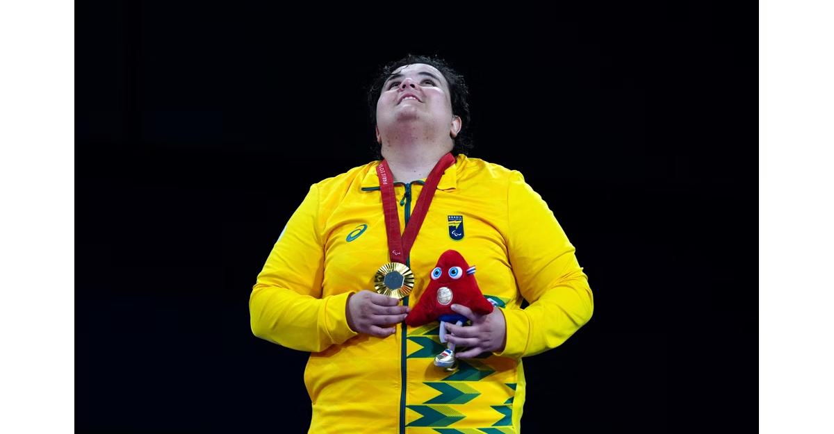 Rebeca Silva venceu a cubana Sheyla Estupinan e conquistou o 23º ouro em Paris (Foto/Dimitar DILKOFF/AFP)