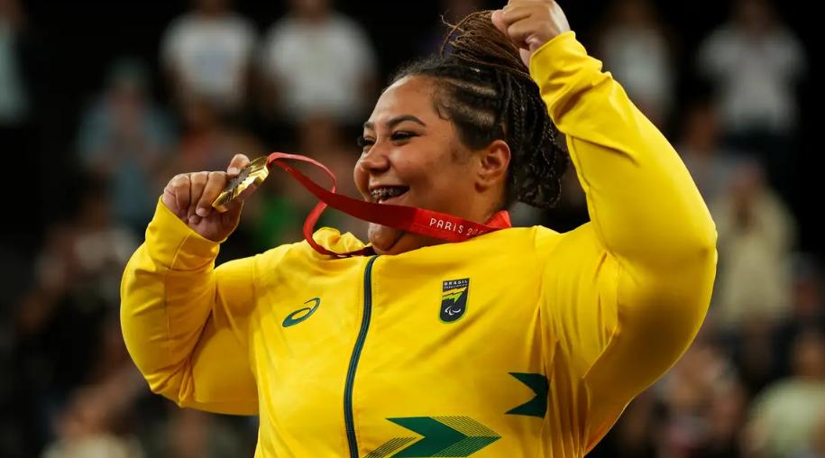 “Nunca tinha feito [156 quilos], meu máximo hoje era 150 quilos. Quando analisamos tudo, meu técnico perguntou: ‘está preparada?’. Respondi: ‘estou mais que preparada’", conta a atleta (Foto/Ana Patrícia Almeida/CPB)