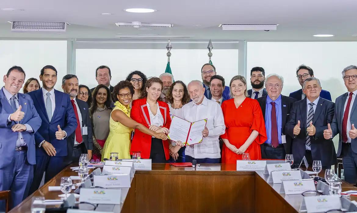 Uma das novidades é a possibilidade de realização das provas total ou parcialmente à distância pela internet ou plataformas eletrônicas controladas (Foto/Ricardo Stuckert/PR)