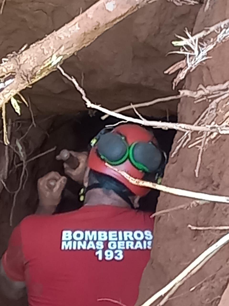 Ao chegar ao local, as equipes constataram que a criança estava consciente e orientada, mas presa a cerca de cinco metros de profundidade (Foto/Divulgação)