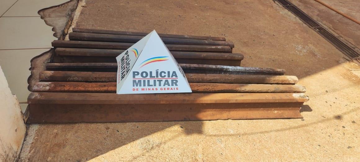 Polícia Militar localizou parte dos trilhos furtados pelos suspeitos na região de Conquista (Foto/Divulgação)