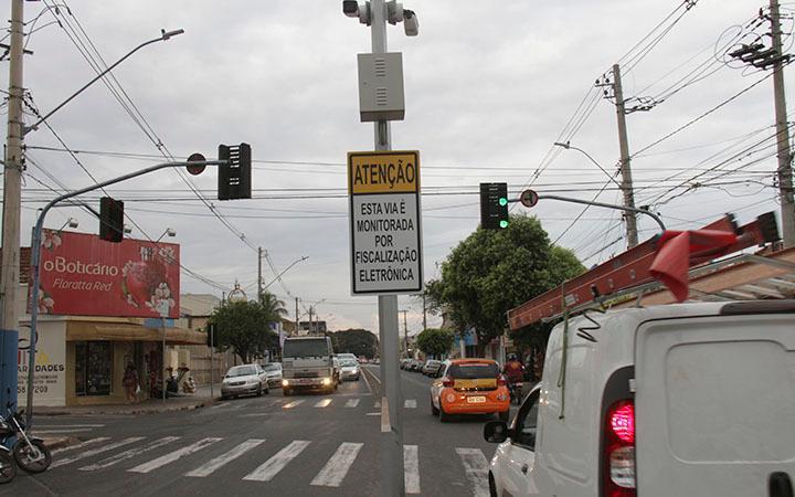 Secretário disse que as câmeras estão passando por revisão e o número será ampliado, intensificando a fiscalização no trânsito (Foto/Arquivo)