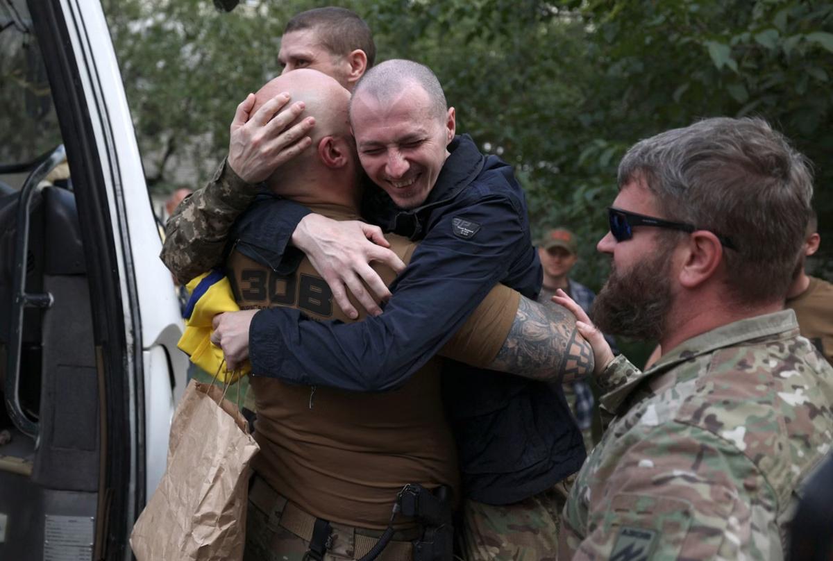 Oficiais ucranianos disseram anteriormente que suas tropas haviam capturado pelo menos 600 soldados russos durante a operação, e que isso ajudaria a garantir o retorno dos ucranianos capturados (Foto/Anatolii/STEPANOV/AFP)