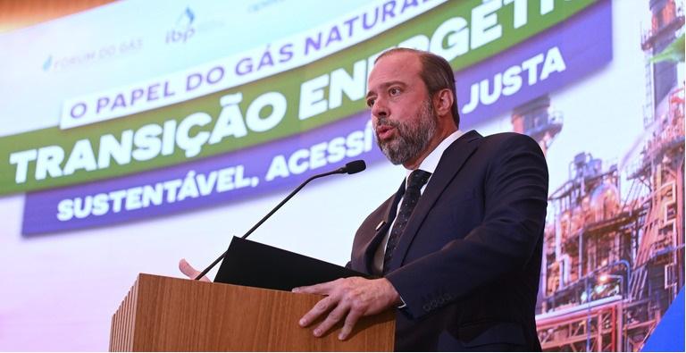 Ministro Alexandre Silveira reafirmou o compromisso do Brasil em liderar discussões sobre transição energética no cenário global, especialmente sob a presidência do G20 em 2024 (Foto/Ricardo Botelho/MME)