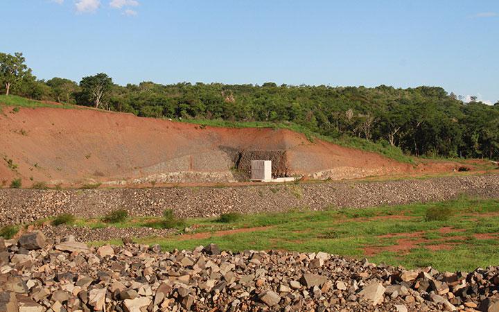 Obra da represa da Prainha, no rio Uberaba, segue parada desde 2020 e ainda sem data para a retomada (Foto/Arquivo)