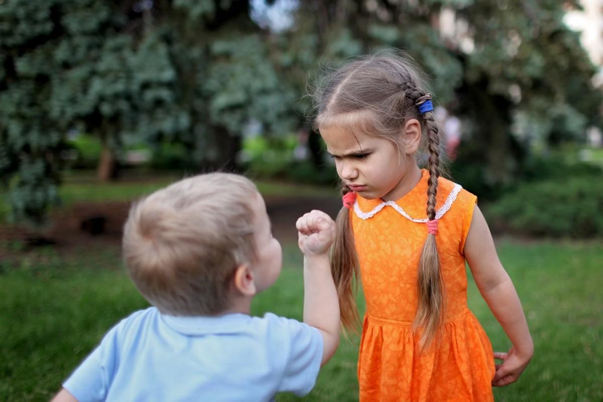 Como os pais devem agir quando, ao invés de vítimas, os filhos são os algozes em situações de bullying? (Foto/Maria Symchych-Navrotska/iStockphoto)