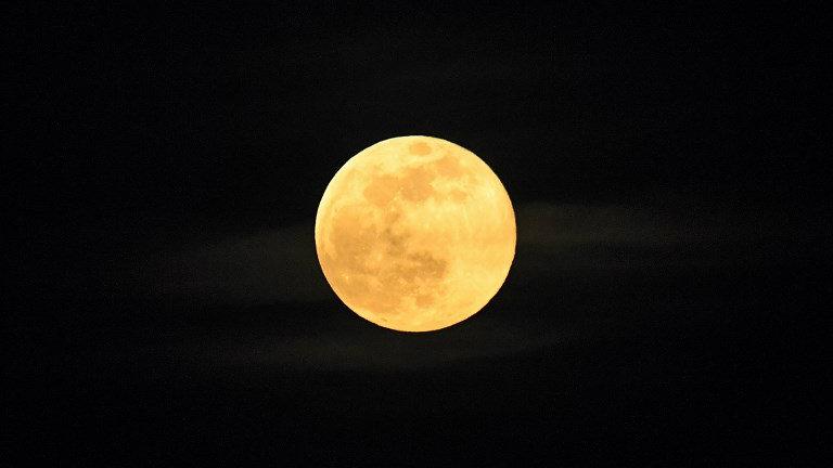 A superlua se caracteriza pelo evento no qual a Lua, satélite natural da Terra, aparenta ter aumentado de tamanho, ficando maior e 30% mais brilhante (Foto/Reprodução)