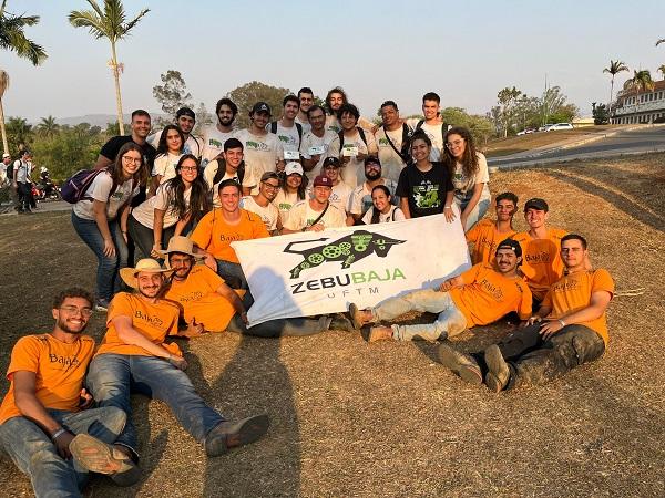 Equipe da UFTM que participou da Etapa Sudeste da competição Baja Sae Brasil em São João del-Rei (Foto/Divulgação)