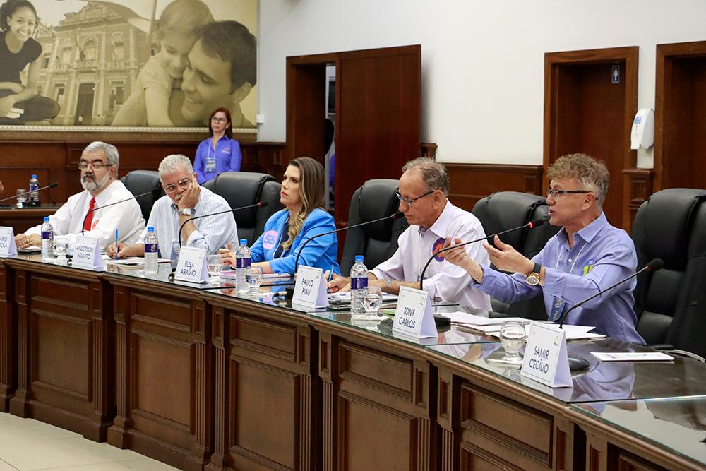 Candidatos criticaram o problema da falta de água na cidade e apresentaram propostas para resolvê-lo (Foto/Rodrigo Garcia)