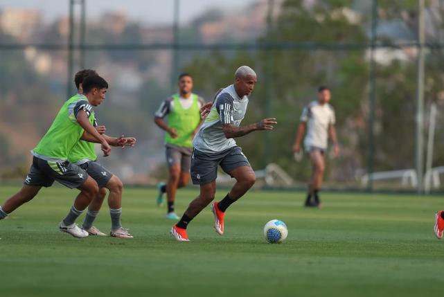 O atacante Deyverson poderá receber nova oportunidade entre os titulares (Foto/Bruno Sousa)