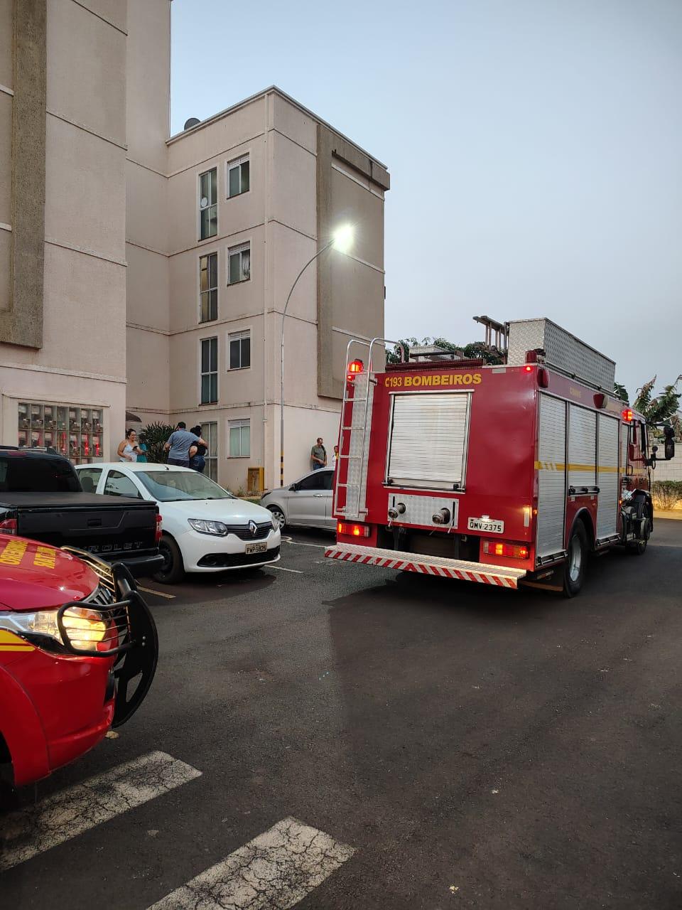 Três guarnições do Corpo de Bombeiros compareceram para controlar o suposto incêndio (Foto/Divulgação Corpo de Bombeiros)