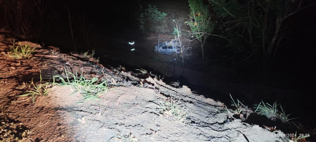 O condutor do veículo, que vinha de Peirópolis e adentrava a BR-262, perdeu o controle da direção (Foto/Divulgação/PRF)