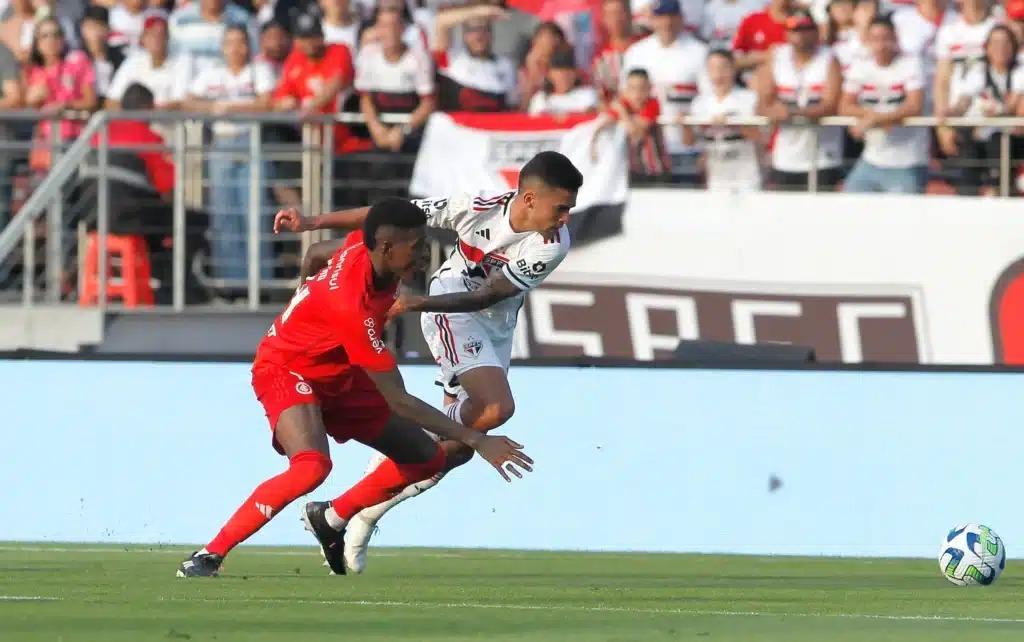 São Paulo perdeu boas chances e sucumbiu à derrota para o Internacional em pleno MorumBis (Foto/Rubens Chiri/São Paulo FC)