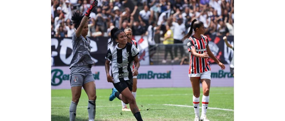 Jaque Ribeiro marcou o primeiro gol da partida (Foto/Marcello Zambrana/AGIF/Folhapress)