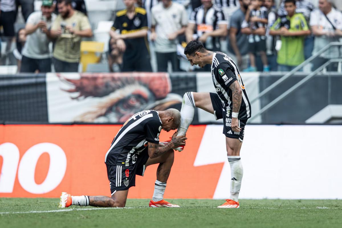 Atacantes Deyverson e Cadu balançaram as redes para o Atlético diante do Red Bull Bragantino (Foto/Pedro Souza/Atlético)