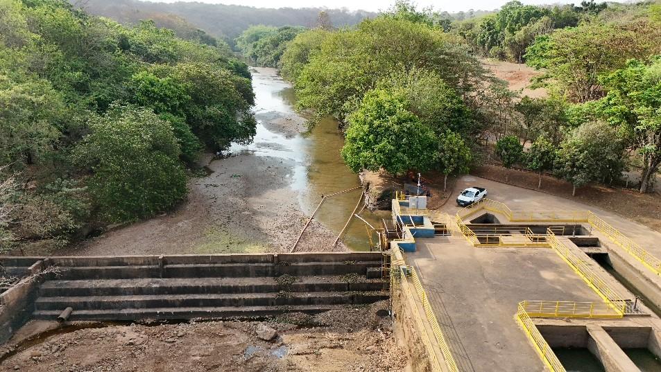 Imagens desta terça-feira (24) mostram a gravidade da situação do rio Uberaba (Foto/Divulgação)