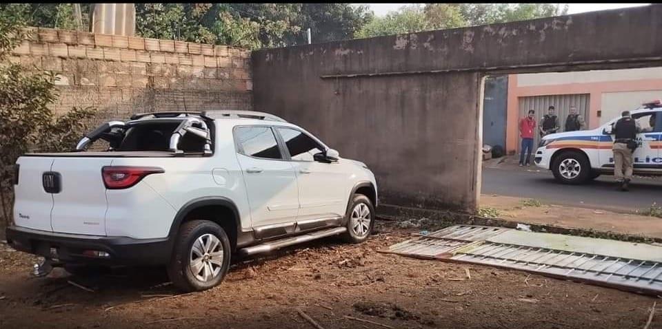 Picape estava intacta, faltando somente as placas, dentro de uma área no Alvorada (Foto/Divulgação)