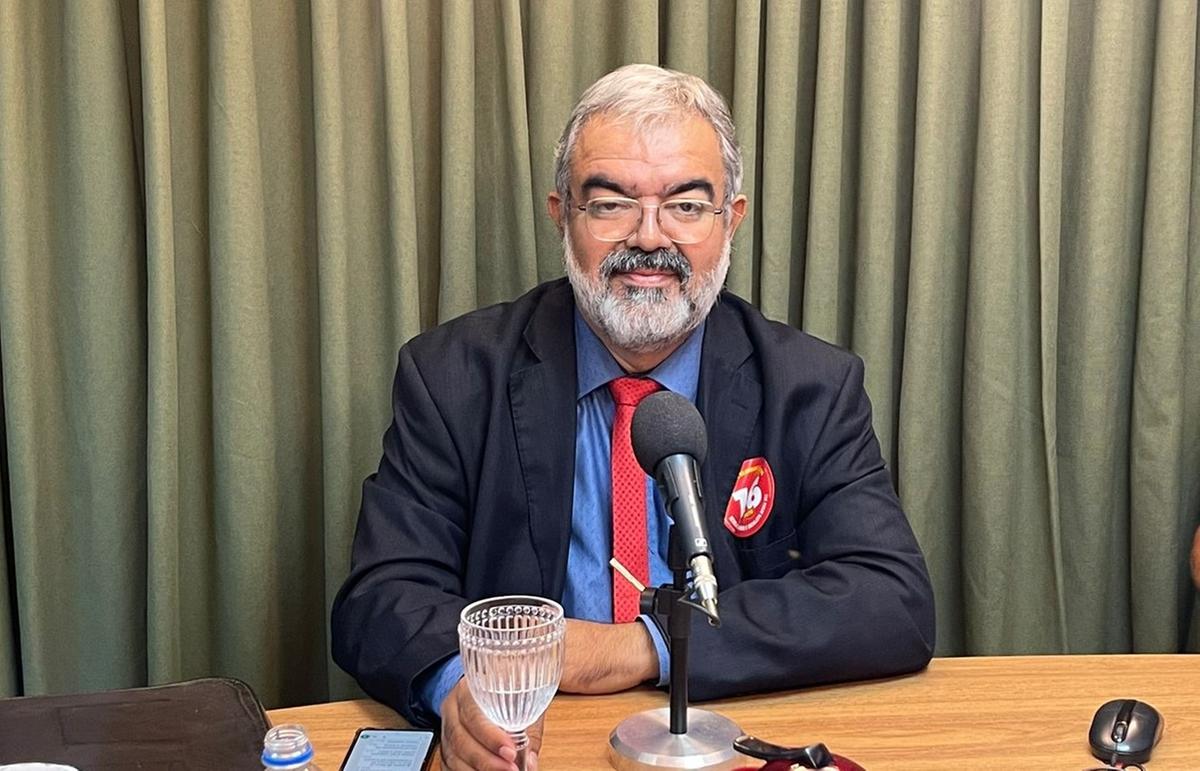 Candidato do PSTU. Adriano Espíndola, à Prefeitura participou ontem da sabatina JM, quando falou da relação do excesso de incentivos para as grandes empresas e a carga tributária para os mais pobres (Foto/Rafaella Massa)