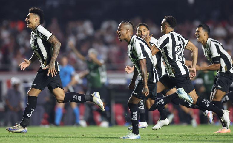 Após classificação heroica na Libertadores, o Botafogo volta sua atenção ao Campeonato Brasileiro para defender a liderança. ((Foto/Agencia Futebol Interior))