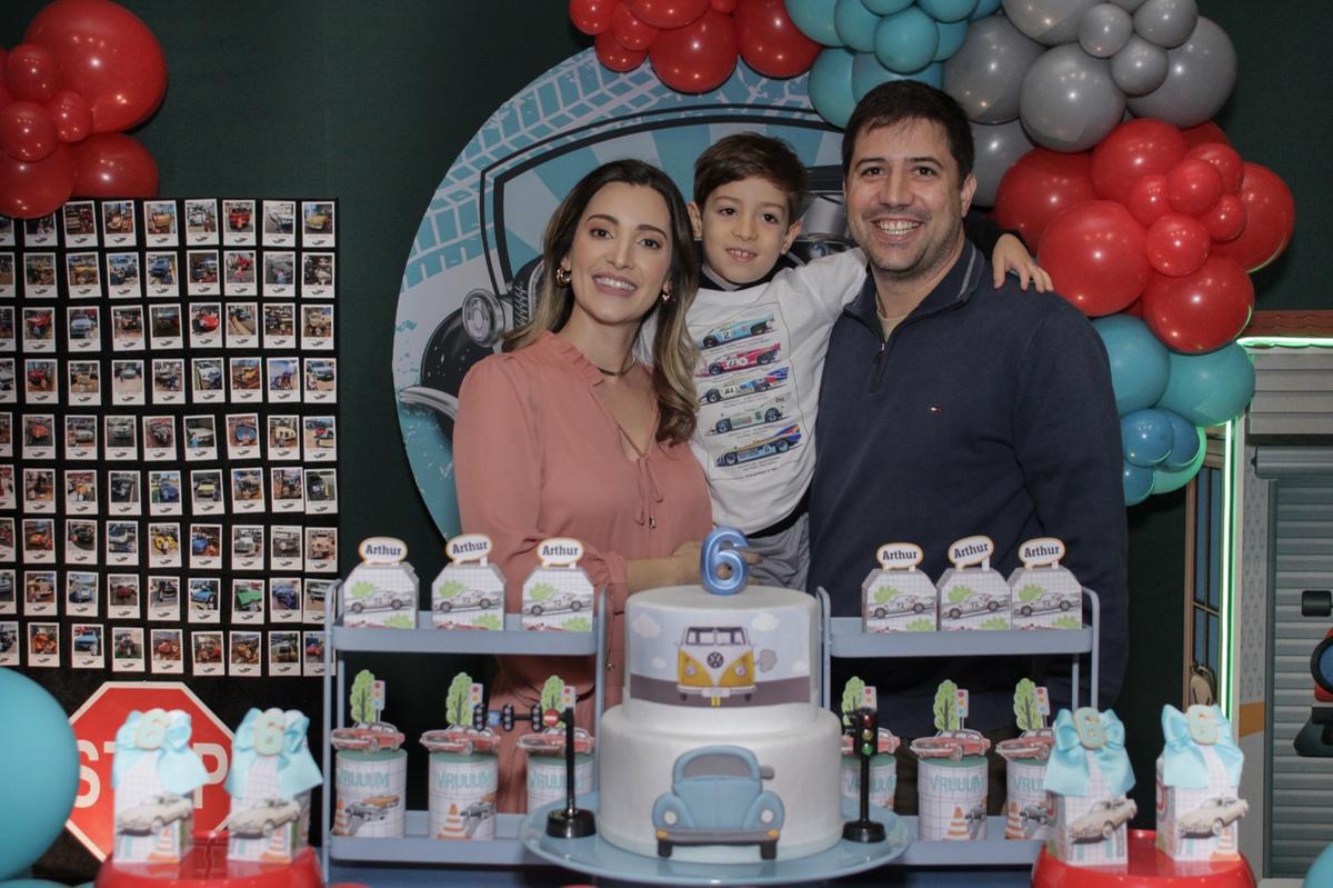 Arthur Bernardes fez 6 anos e ganhou festa dos pais, Marcela Bertoluci e Pedro Henrique Bernardes (Foto/Arquivo Pessoal)