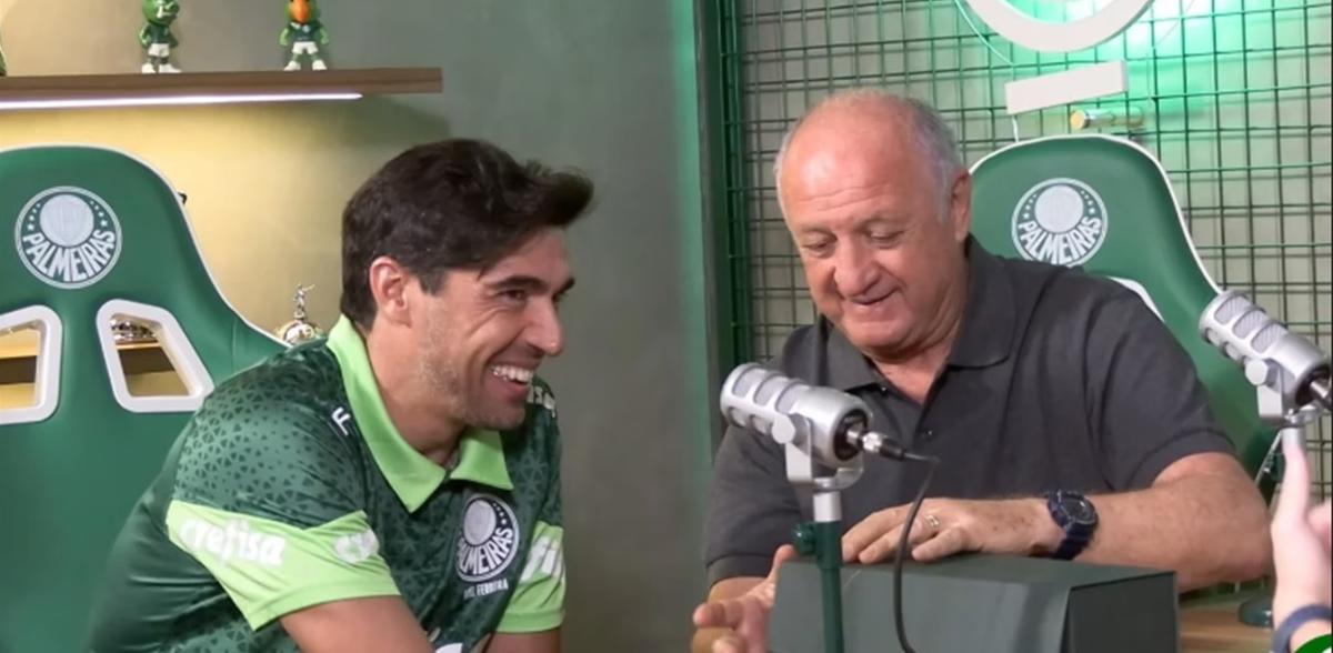 Felipão ganhou de presente um vinho especial de Abel Ferreira, de sua própria marca (Foto/Palmeira/O Tempo)