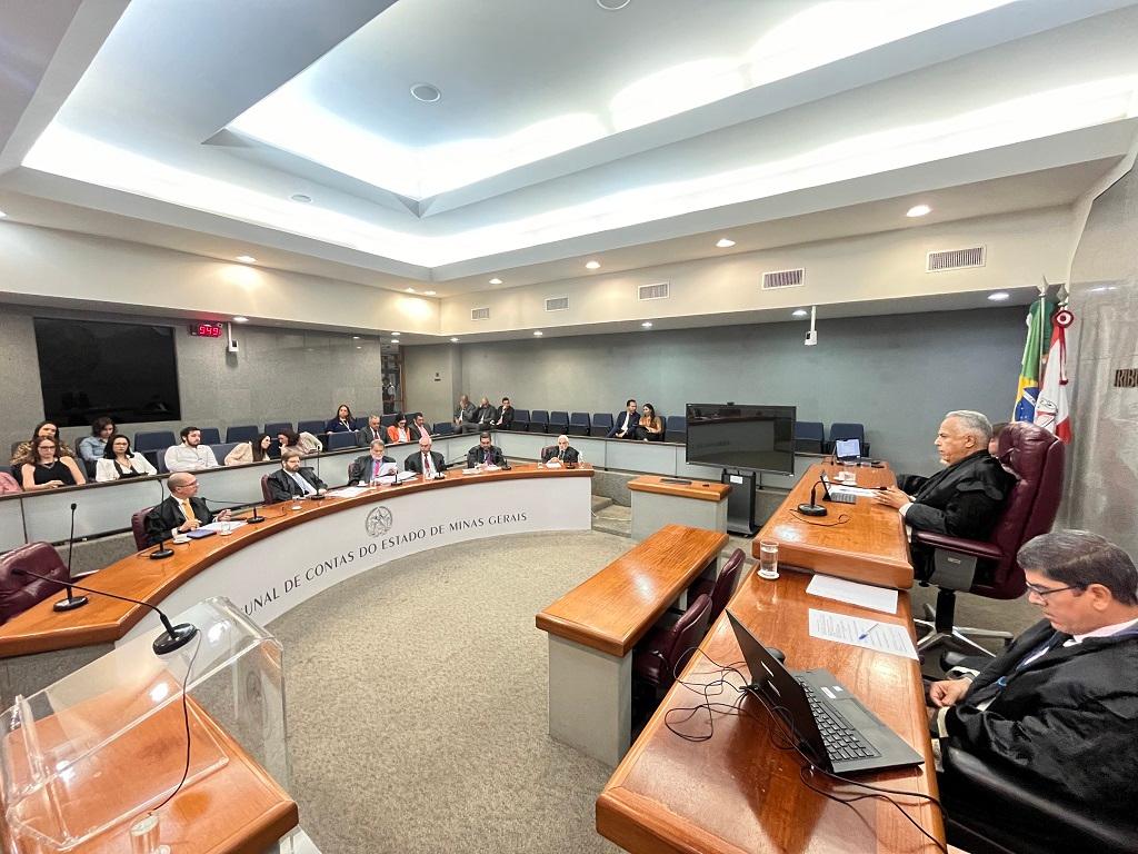 5ª sessão extraordinária do Tribunal Pleno do Tribunal de Contas de Minas deu início à análise das contas de 2023 do governo Zema, mas houve pedido de vistas (Foto/Divulgação)