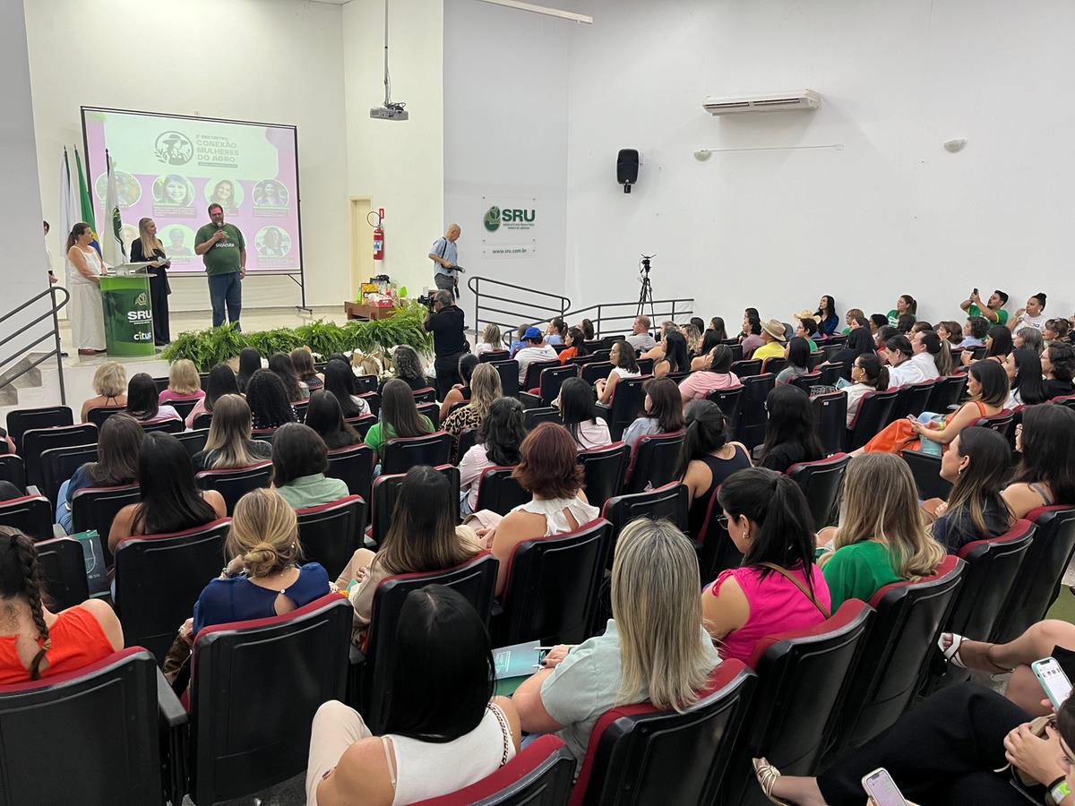 Cerca de 200 pessoas participaram do Encontro Conexão Mulheres do Agronegócio na sede do Sindicato Rural de Uberaba (Foto/Divulgação)