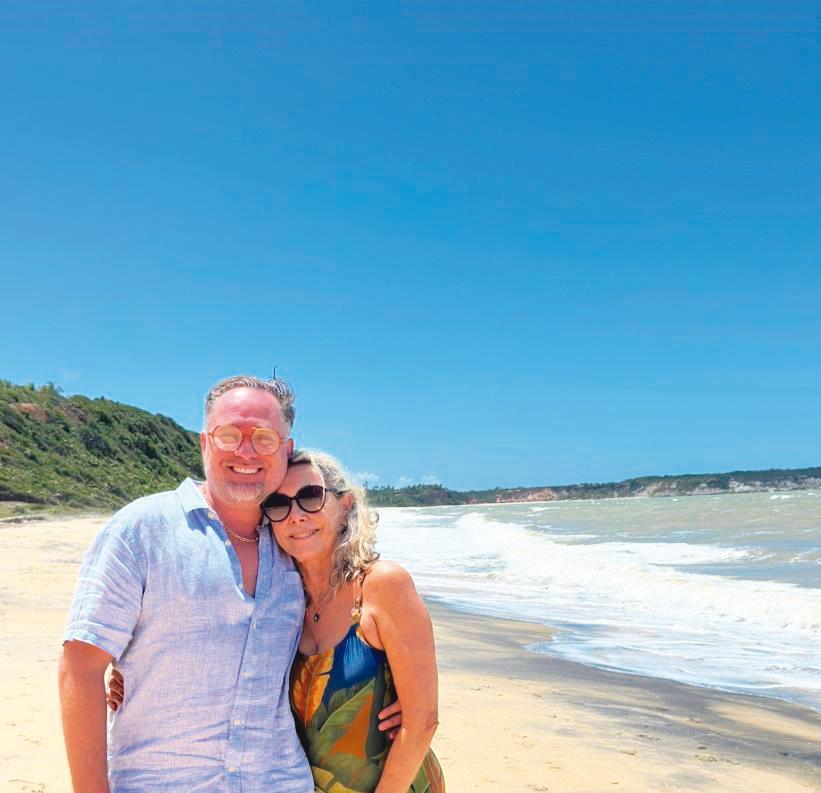 Os queridos Felipe Costacurta e Nenês Rodrigues da Cunha na Praia do Satu, em Caraíva na Bahia (Foto/Arquivo pessoal)