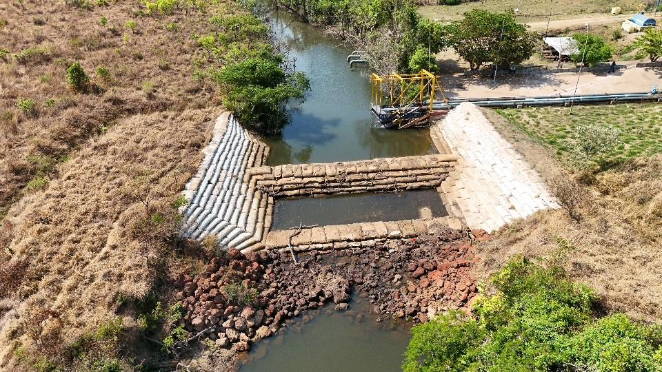 O volume de água do rio Claro também reduziu significativamente nesse fim de semana, o que levou a Codau a reduzir o bombeamento da transposição (Foto/Divulgação)