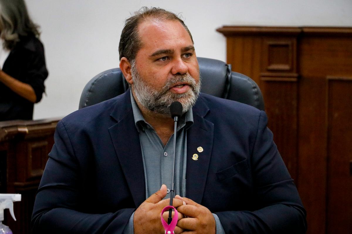 Vereador Tulio Micheli levou para o Plenário do Legislativo a situação de falta de água em escolas do município (Foto/Rodrigo Garcia/CMU)