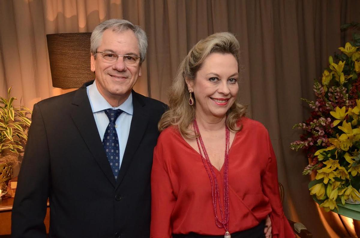 Luiz Ciabotti e Lídia Prata Ciabotti foram os grandes anfitriões do lançamento da <strong>Revista JM Magazine</strong> ontem no Parthenon Vip (Foto/Arquivo pessoal)