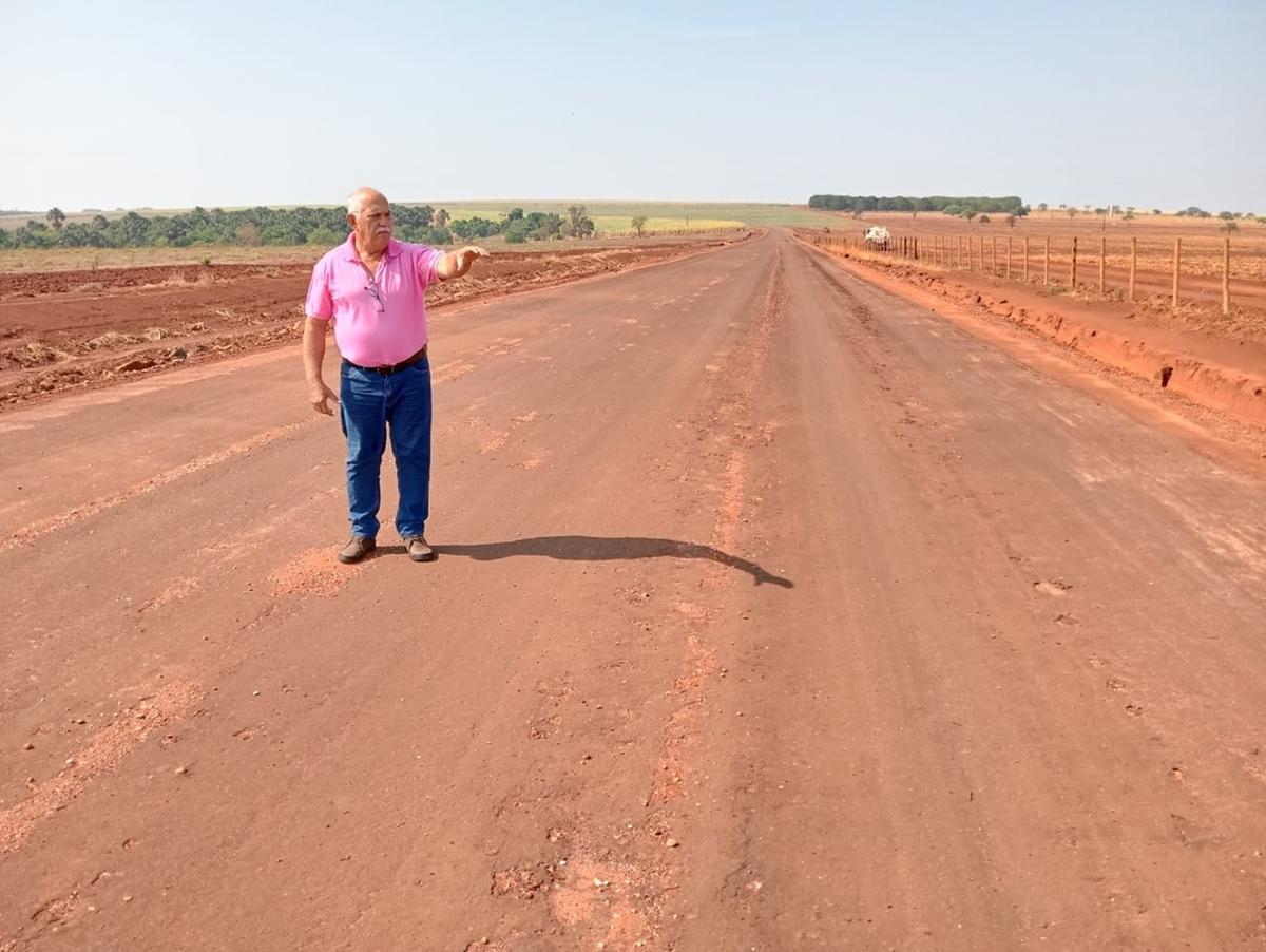 Secretário da pasta do Agronegócio, Agnaldo Silva, percorreu nesta sexta o trecho da futura rodovia (Foto/Divulgação)