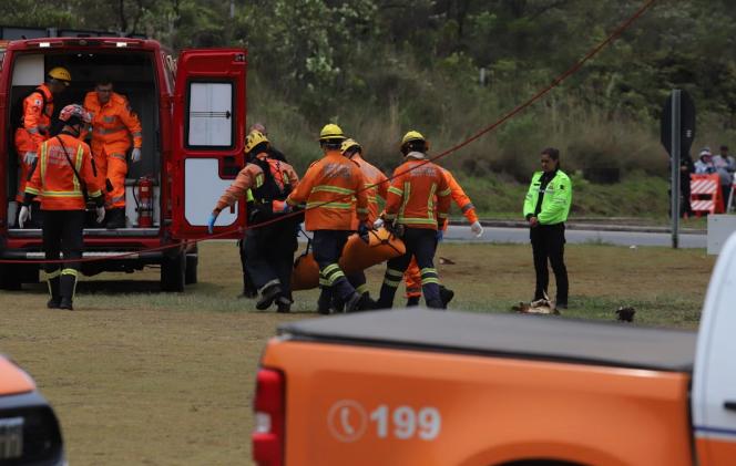 Os corpos foram encaminhados ao Instituto Médico Legal (IML) em Belo Horizonte após retirada do local do acidente neste sábado (12 de outubro) (Foto/Alex de Jesus)