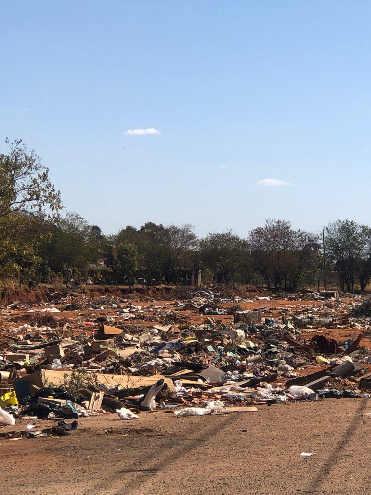 Os moradores apontam que o cronograma de limpeza da região não é eficiente e não atende a demanda do bairro, pois ocorre ocasionalmente (Foto/Divulgação)